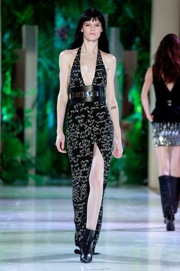 مجموعة الألبسة الراقية من أزارو لخريف 2018