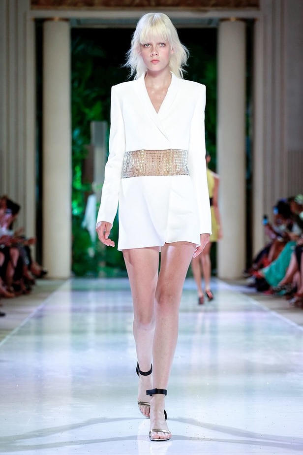 مجموعة الألبسة الراقية من أزارو لخريف 2018