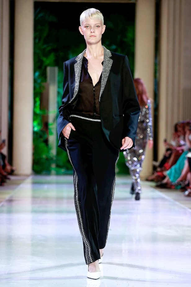 مجموعة الألبسة الراقية من أزارو لخريف 2018