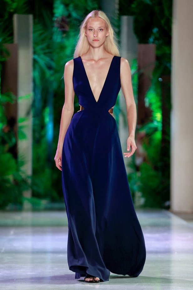 مجموعة الألبسة الراقية من أزارو لخريف 2018