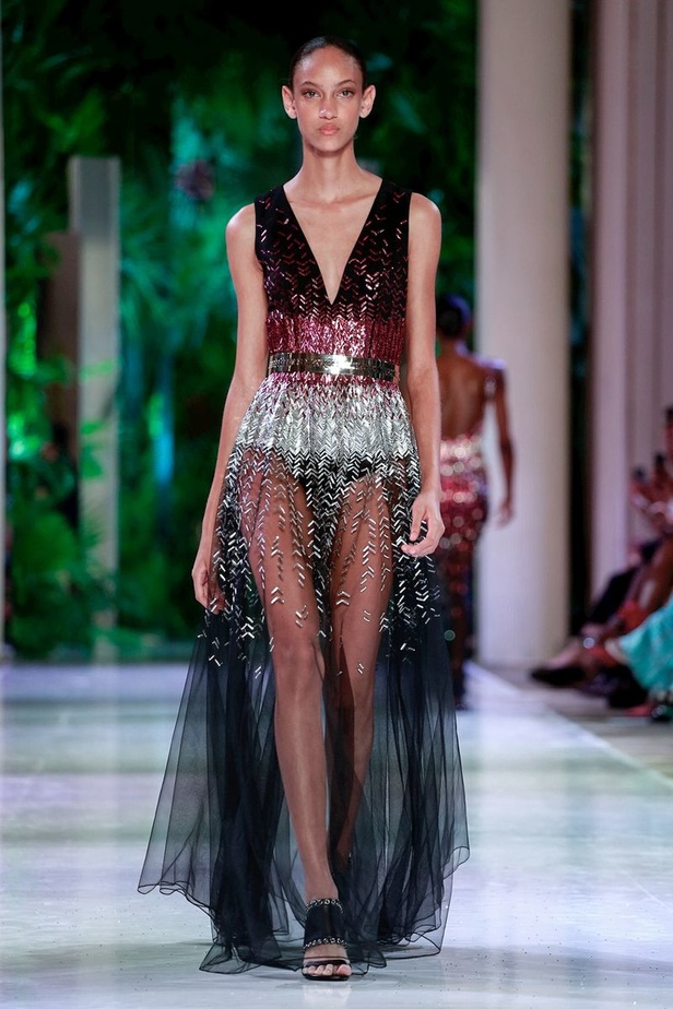 مجموعة الألبسة الراقية من أزارو لخريف 2018