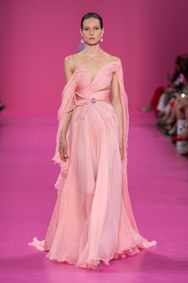 مجموعة جورج حبيقة للأزياء الراقية لخريف 2019: أناقة في التصاميم وعصرية بالتفاصيل