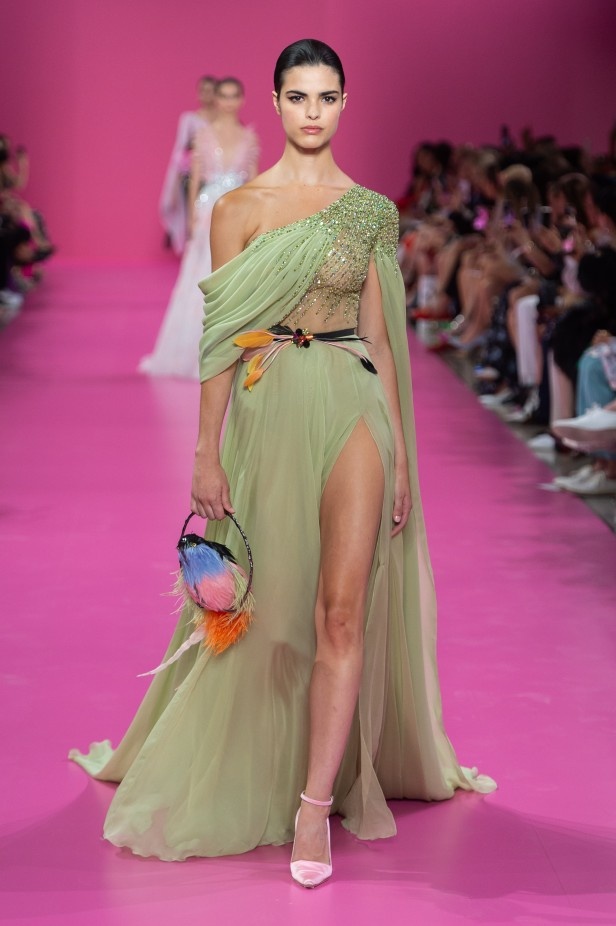 مجموعة جورج حبيقة للأزياء الراقية لخريف 2019: أناقة في التصاميم وعصرية بالتفاصيل