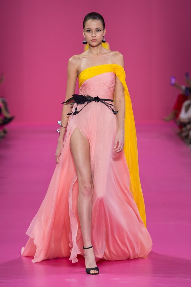 مجموعة جورج حبيقة للأزياء الراقية لخريف 2019: أناقة في التصاميم وعصرية بالتفاصيل