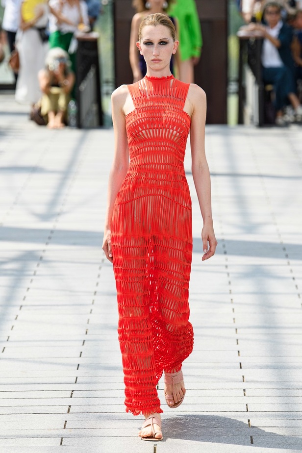 المصمم ربيع كيروز يحتفل بمرور ٢٠  عاما على دخوله عالم الأزياء  