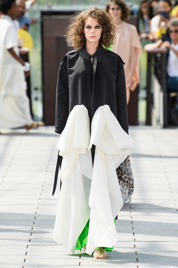 المصمم ربيع كيروز يحتفل بمرور ٢٠  عاما على دخوله عالم الأزياء  