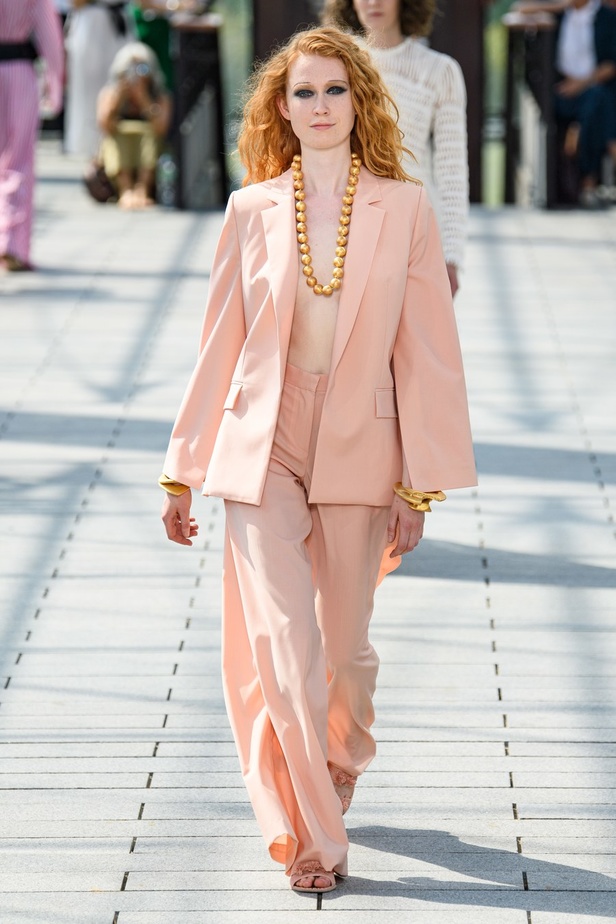 المصمم ربيع كيروز يحتفل بمرور ٢٠  عاما على دخوله عالم الأزياء  