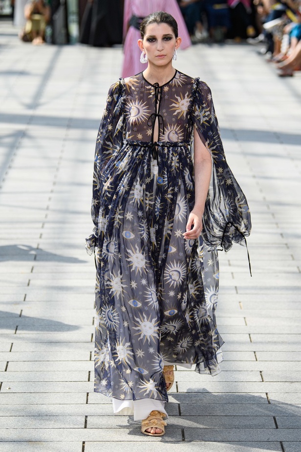 المصمم ربيع كيروز يحتفل بمرور ٢٠  عاما على دخوله عالم الأزياء  