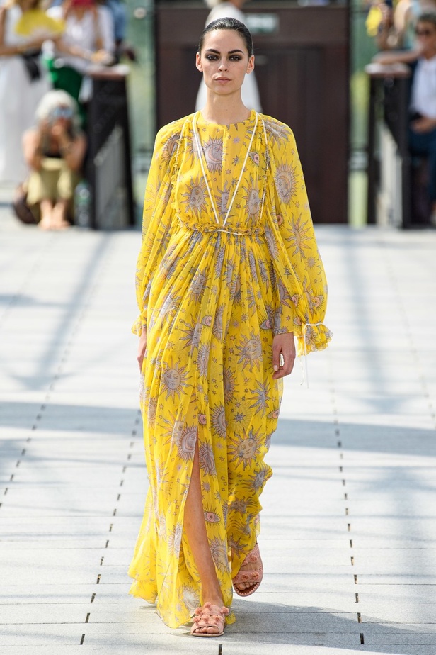 المصمم ربيع كيروز يحتفل بمرور ٢٠  عاما على دخوله عالم الأزياء  