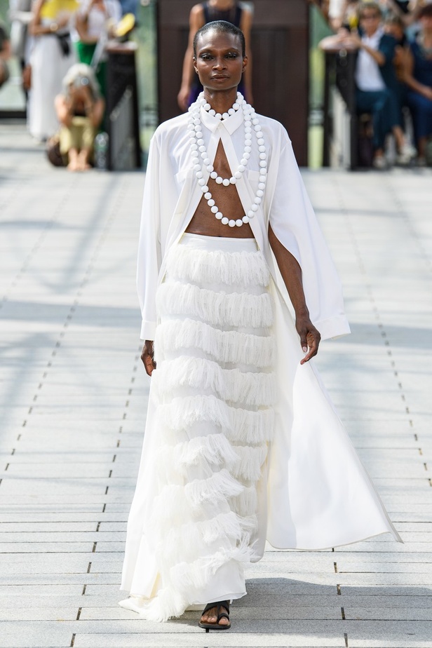 المصمم ربيع كيروز يحتفل بمرور ٢٠  عاما على دخوله عالم الأزياء  