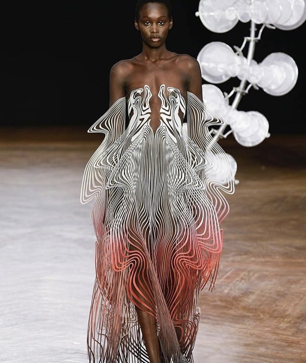 مجموعة Iris Van Herpen للأزياء الفاخرة لخريف وشتاء 2020