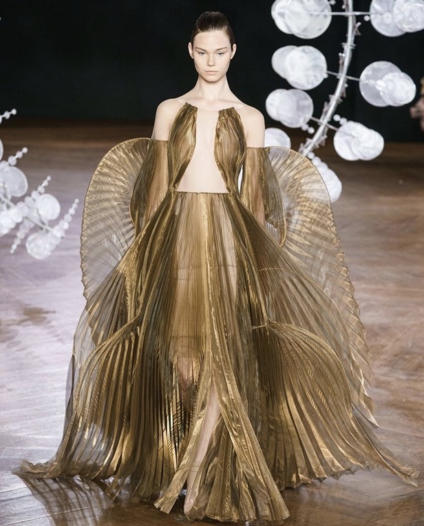 مجموعة Iris Van Herpen للأزياء الفاخرة لخريف وشتاء 2020
