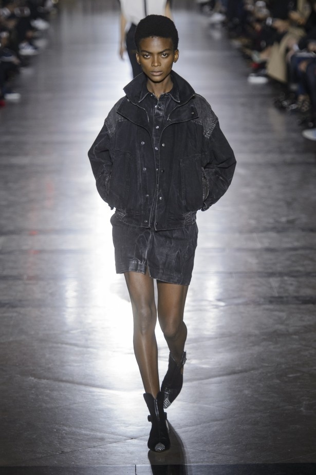 الكلاسيكية في مجموعة Givenchy لربيع وصيف 2018 في باريس