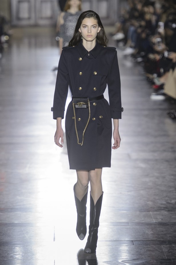 الكلاسيكية في مجموعة Givenchy لربيع وصيف 2018 في باريس