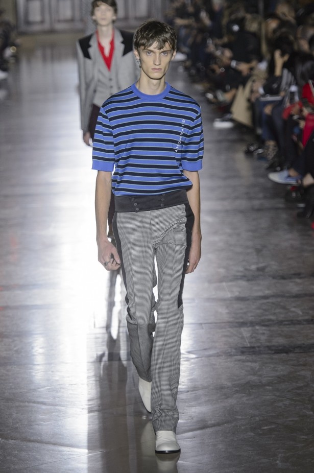 الكلاسيكية في مجموعة Givenchy لربيع وصيف 2018 في باريس