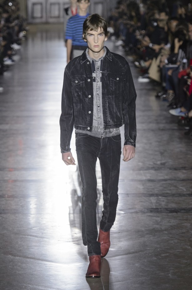 الكلاسيكية في مجموعة Givenchy لربيع وصيف 2018 في باريس