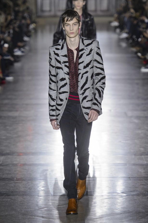 الكلاسيكية في مجموعة Givenchy لربيع وصيف 2018 في باريس