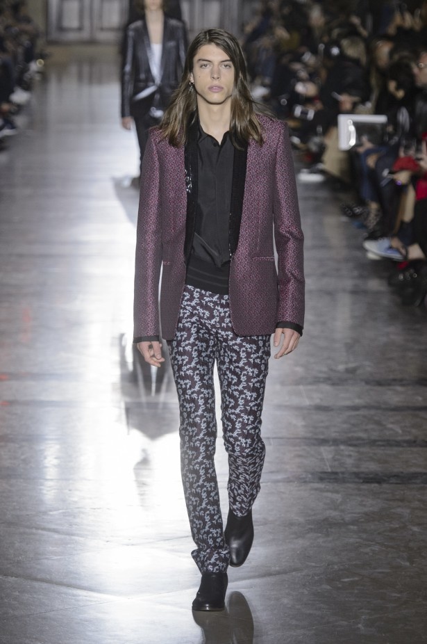 الكلاسيكية في مجموعة Givenchy لربيع وصيف 2018 في باريس