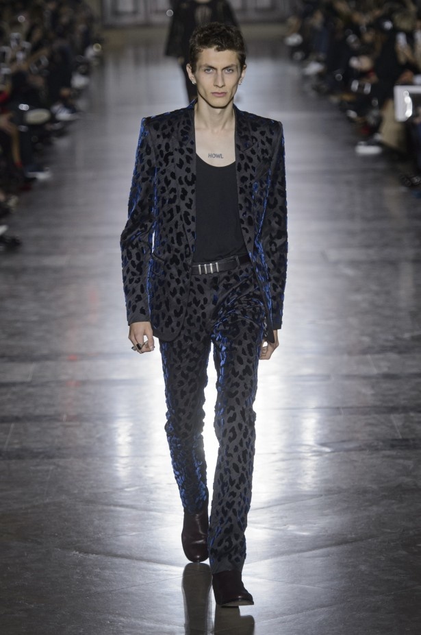 الكلاسيكية في مجموعة Givenchy لربيع وصيف 2018 في باريس