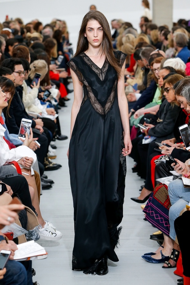 مجموعة Celine للأزياء الجاهزة لربيع وصيف 2018 !