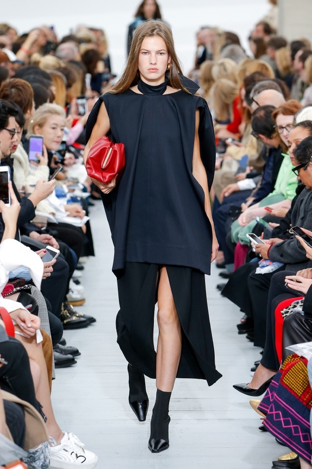 مجموعة Celine للأزياء الجاهزة لربيع وصيف 2018 !