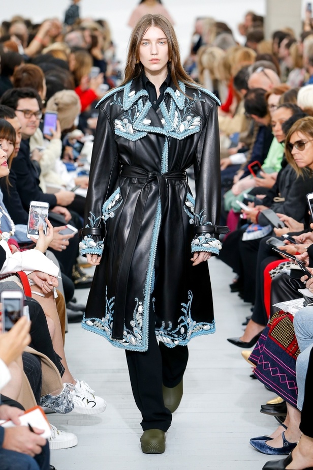 مجموعة Celine للأزياء الجاهزة لربيع وصيف 2018 !