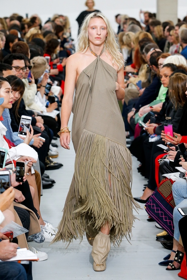 مجموعة Celine للأزياء الجاهزة لربيع وصيف 2018 !