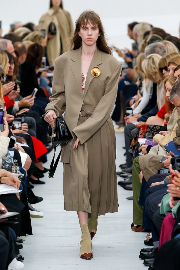 مجموعة Celine للأزياء الجاهزة لربيع وصيف 2018 !