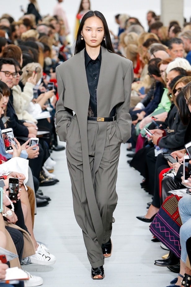 مجموعة Celine للأزياء الجاهزة لربيع وصيف 2018 !