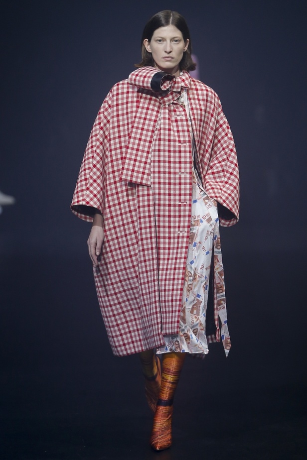 مجموعة Balenciaga لربيع وصيف 2018