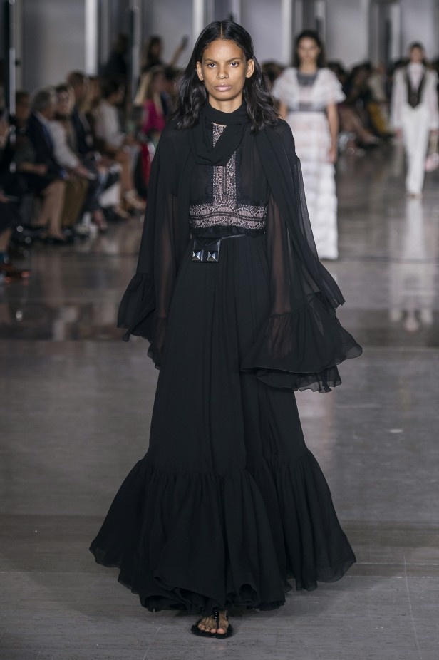 مجموعة  Giambattista Valli لربيع وصيف 2019