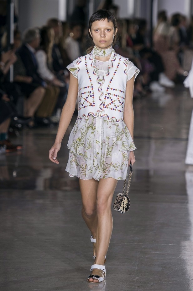 مجموعة  Giambattista Valli لربيع وصيف 2019