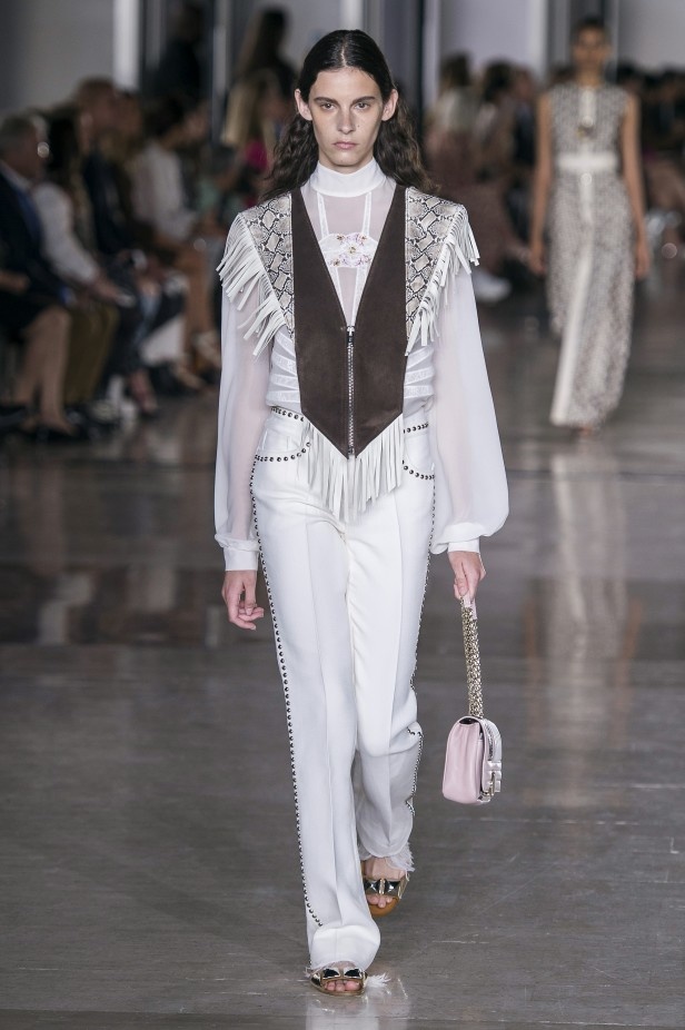 مجموعة  Giambattista Valli لربيع وصيف 2019