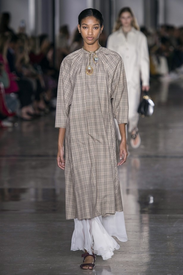 مجموعة  Giambattista Valli لربيع وصيف 2019