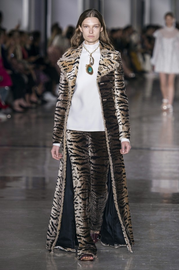 مجموعة  Giambattista Valli لربيع وصيف 2019