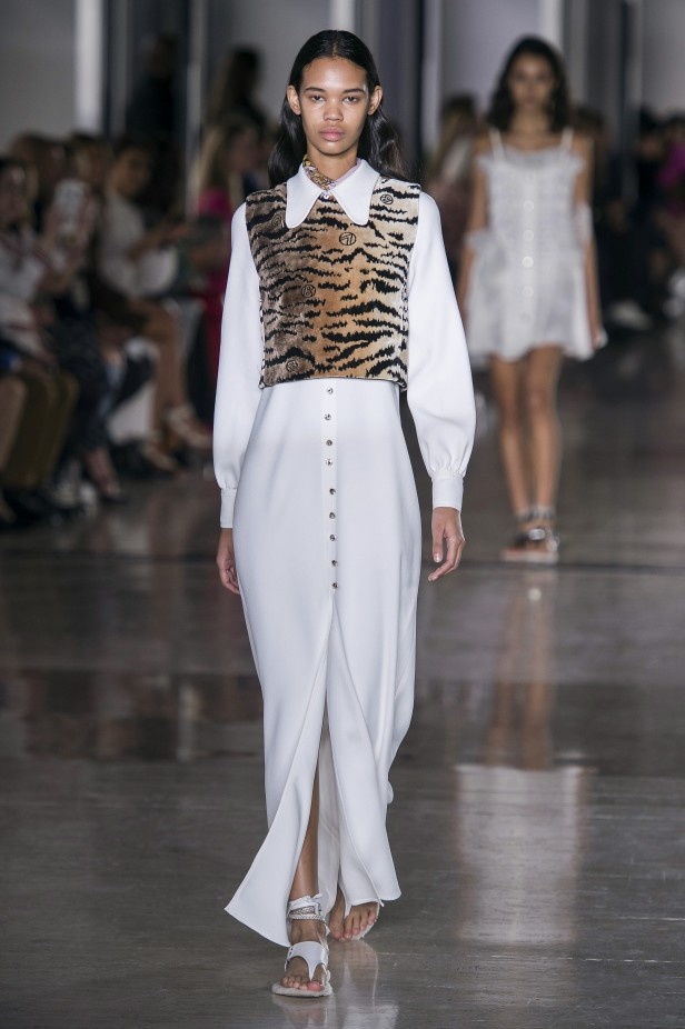 مجموعة  Giambattista Valli لربيع وصيف 2019