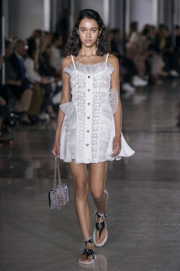 مجموعة  Giambattista Valli لربيع وصيف 2019
