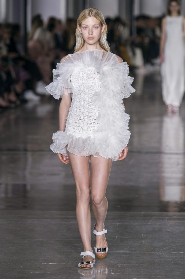 مجموعة  Giambattista Valli لربيع وصيف 2019