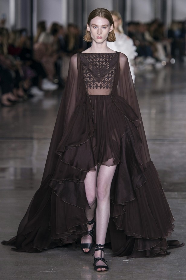 مجموعة  Giambattista Valli لربيع وصيف 2019