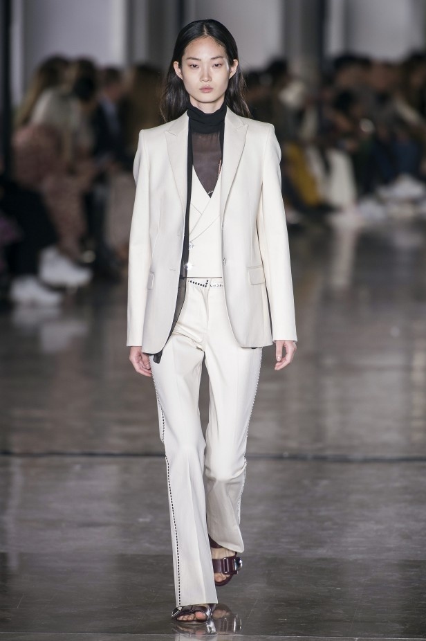 مجموعة  Giambattista Valli لربيع وصيف 2019