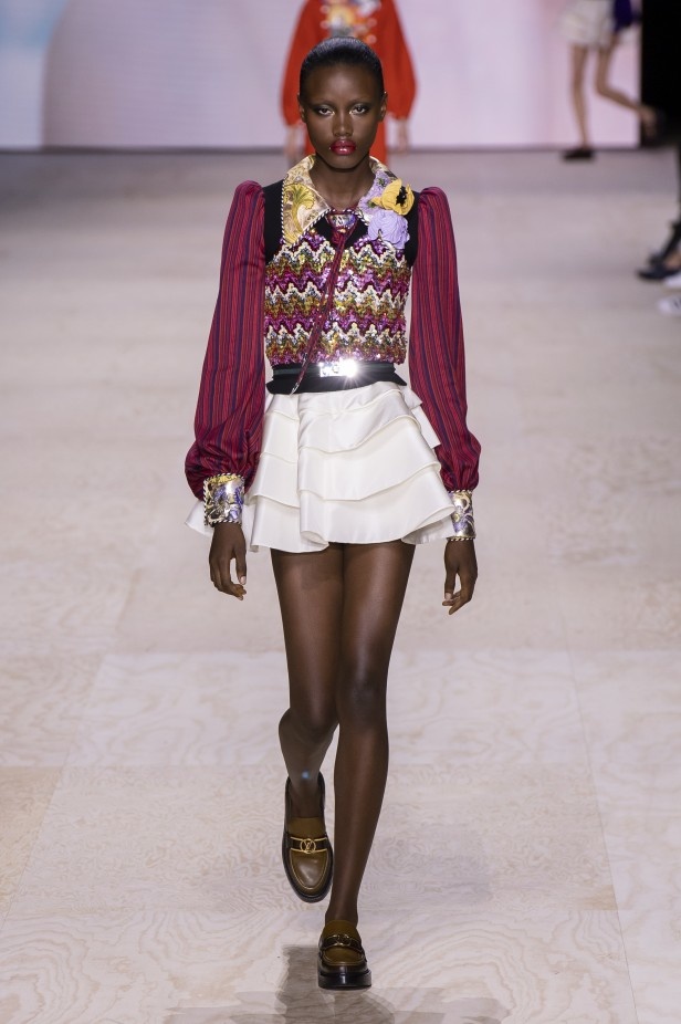 إطلالات فائقة الأناقة خلال عرض Louis Vuitton لربيع وصيف 2020