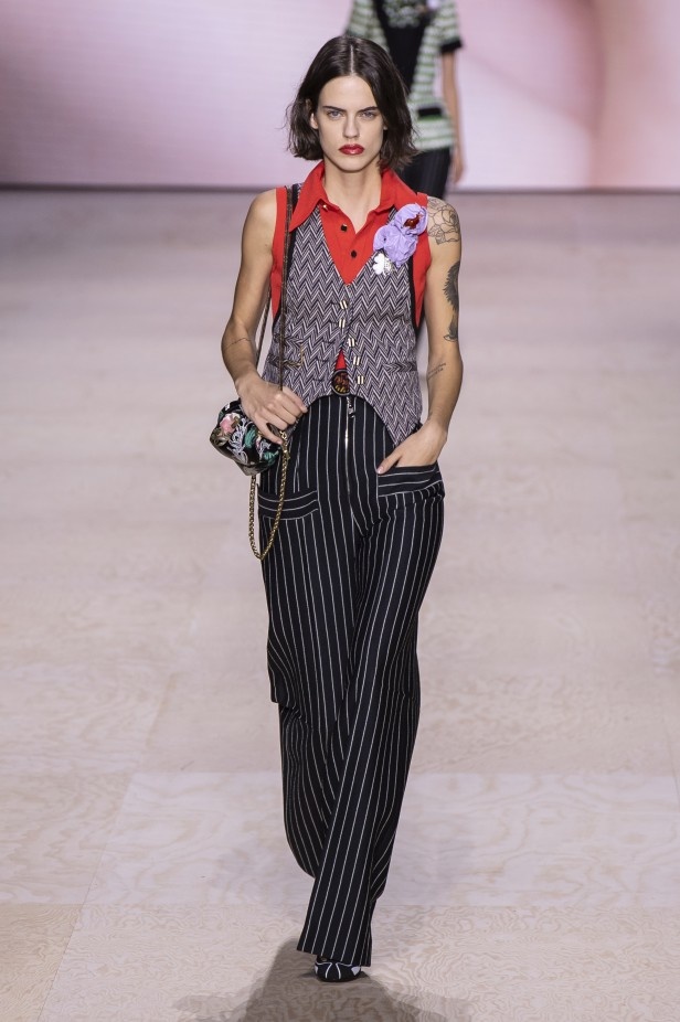 إطلالات فائقة الأناقة خلال عرض Louis Vuitton لربيع وصيف 2020