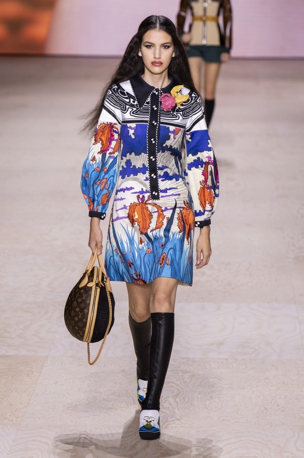 إطلالات فائقة الأناقة خلال عرض Louis Vuitton لربيع وصيف 2020