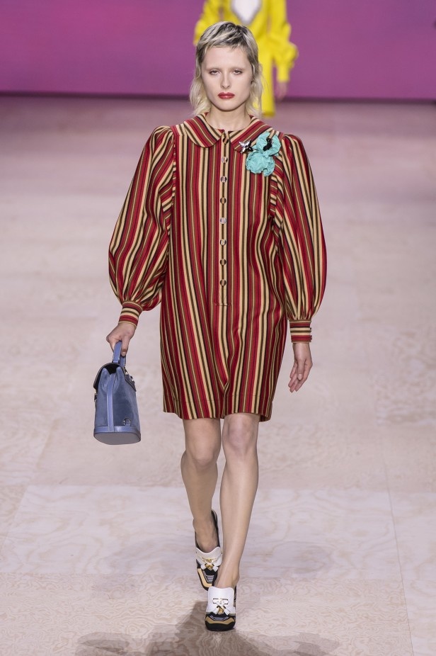 إطلالات فائقة الأناقة خلال عرض Louis Vuitton لربيع وصيف 2020