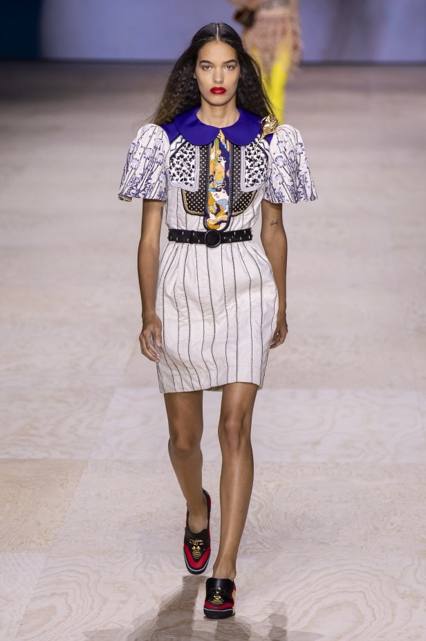 إطلالات فائقة الأناقة خلال عرض Louis Vuitton لربيع وصيف 2020