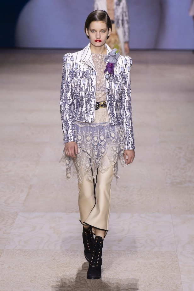 إطلالات فائقة الأناقة خلال عرض Louis Vuitton لربيع وصيف 2020