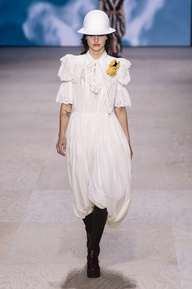 إطلالات فائقة الأناقة خلال عرض Louis Vuitton لربيع وصيف 2020