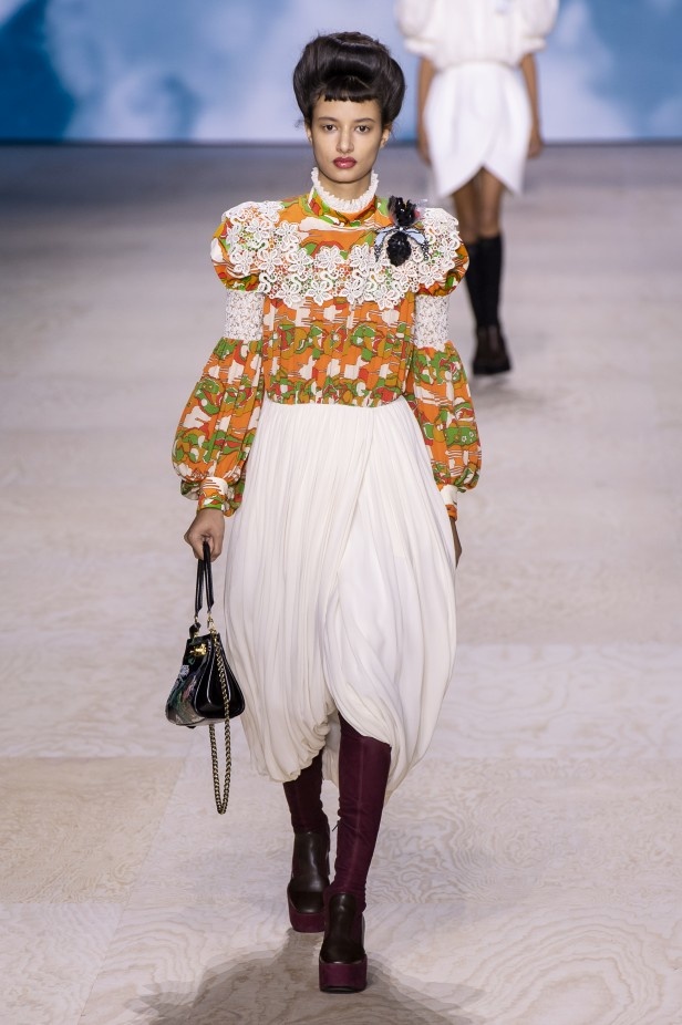إطلالات فائقة الأناقة خلال عرض Louis Vuitton لربيع وصيف 2020
