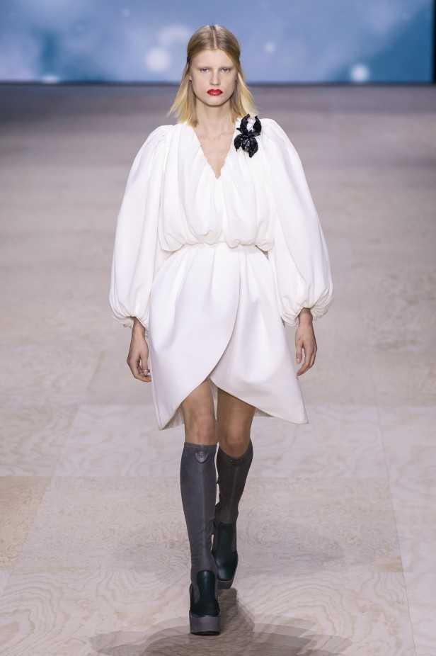 إطلالات فائقة الأناقة خلال عرض Louis Vuitton لربيع وصيف 2020