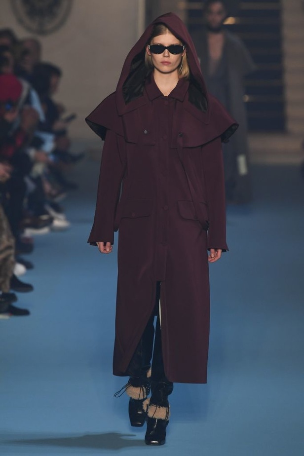 عرض أزياء Off White لخريف وشتاء ٢٠١٨ !